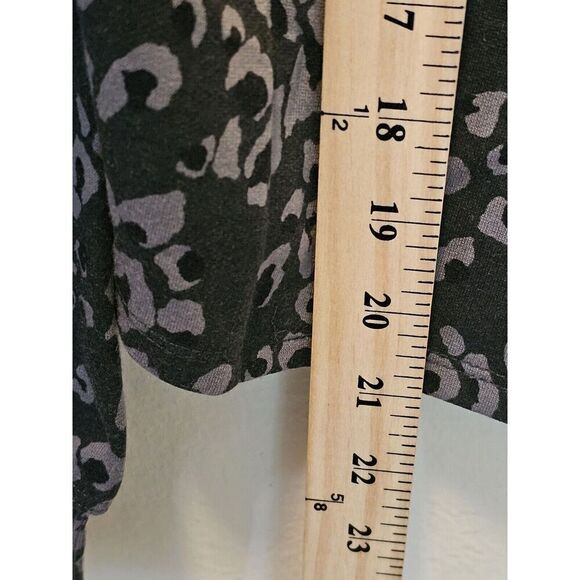 Wildfox Black Leopard Print Pullover Long Sleeve Sweatshirt Womens Size Small - Picture 5 of 5